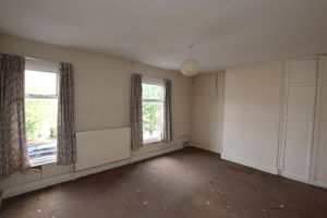 Principal bedroom- click for photo gallery